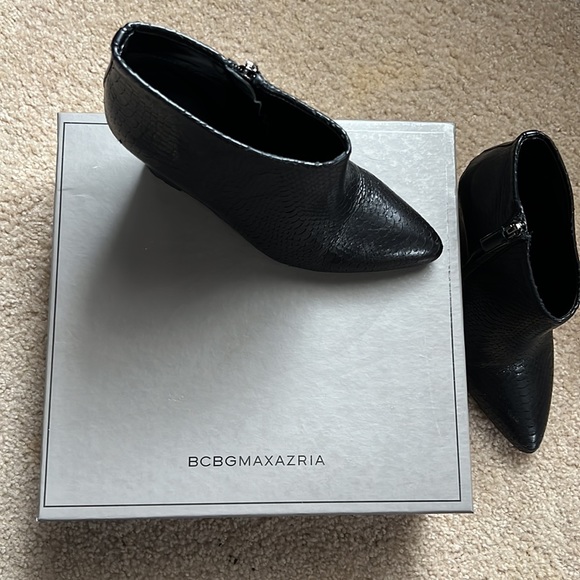 BCBGMAXAZRIA Black Perfed Snake Size 6M - Picture 10 of 10